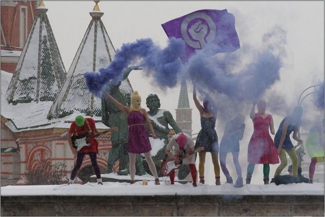 Pussy_Riot_at_Lobnoye_Mesto_on_Red_Square_in_Moscow_-_Denis_Bochkarev