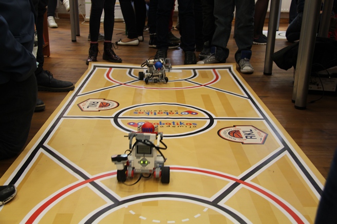 Robotikos Akademijos robotų varžybos / Organizatorių archyvo nuotr.