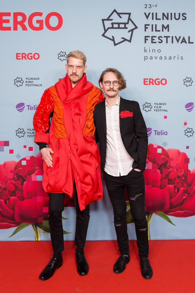9. Romas Zabarauskas su draugu